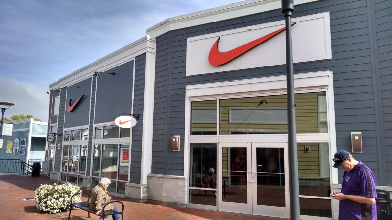 nike outlet by me