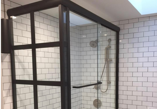 Living Rock Custom Shower Doors installs shower doors and accessories for builders, remodelers, interior decorators and homeowners.