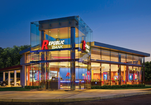 The front entrance of the award-winning Republic Bank building in Cherry Hill, NJ, incorporates a point-supported monolithic glass system, designed and installed by Norman’s Glass and Auto Services, Inc.