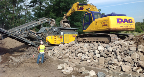 Jobsite Excavator Loading RM80 Crusher with Screener