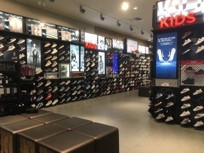 Foot Locker - The Beverly Center by Tom Rectenwald Construction in Los ...